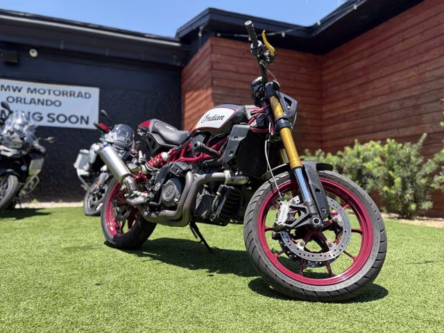 2023 Indian FTR R CARBON