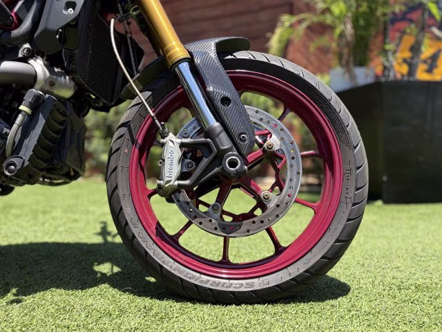 2023 Indian FTR R CARBON