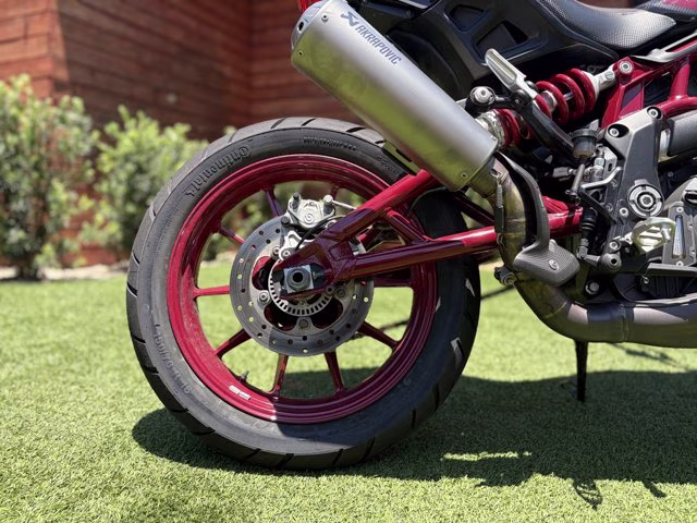 2023 Indian FTR R CARBON
