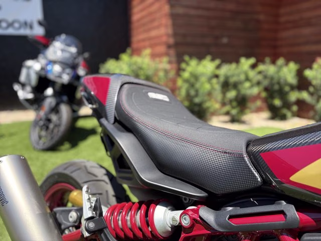 2023 Indian FTR R CARBON