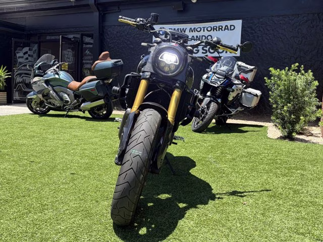 2023 Indian FTR R CARBON