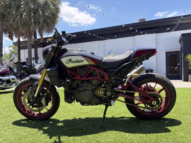 2023 Indian FTR R CARBON