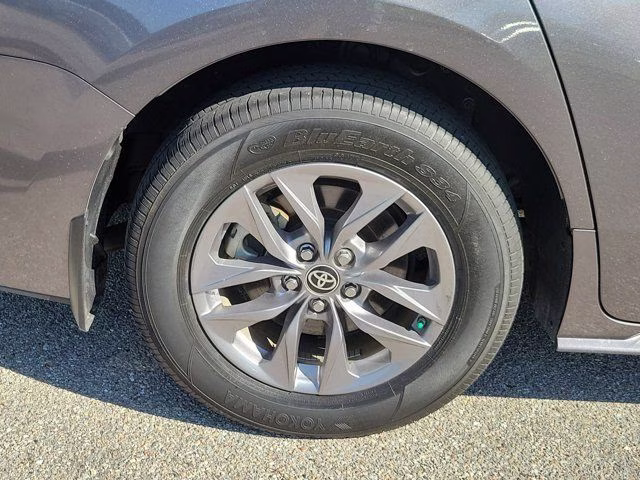 2024 Predawn Gray Mica Toyota Sienna XLE FWD Van