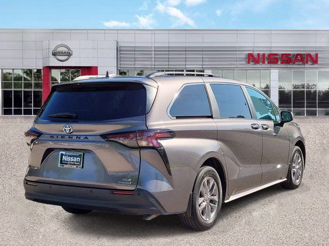 2024 Predawn Gray Mica Toyota Sienna XLE FWD Van