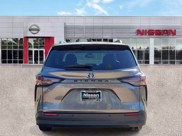 2024 Predawn Gray Mica Toyota Sienna XLE FWD Van
