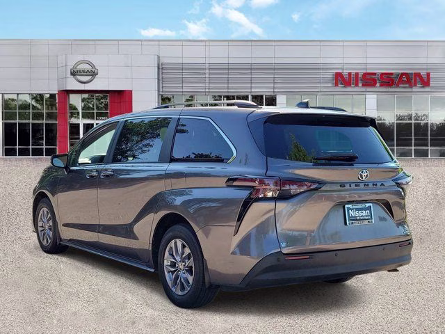 2024 Predawn Gray Mica Toyota Sienna XLE FWD Van