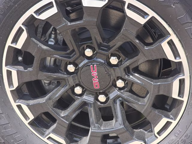 2026 Summit White GMC Canyon AT4 4X4 Truck