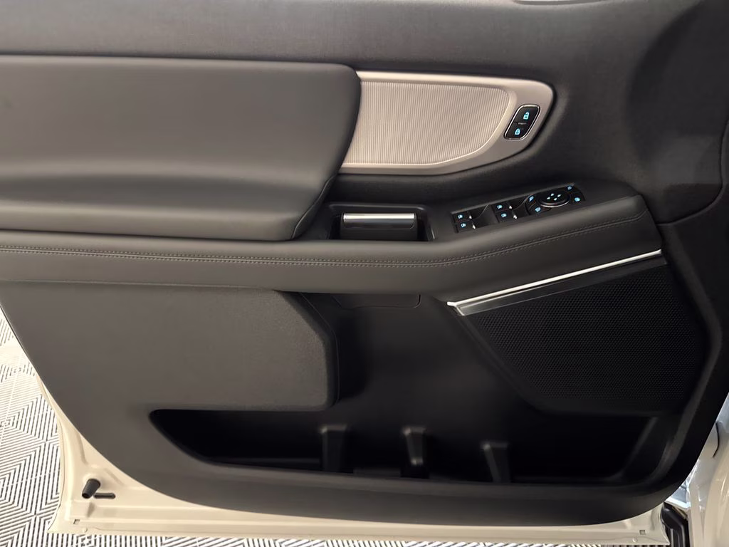 2026 Star White Metallic Tri-Coat Ford Expedition Active RWD SUV