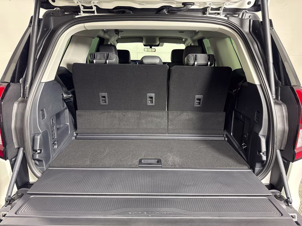 2026 Star White Metallic Tri-Coat Ford Expedition Active RWD SUV