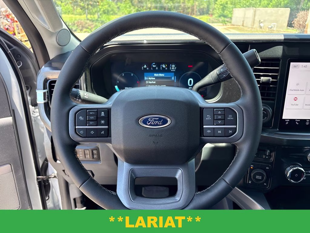 2026 Oxford White Ford Super Duty F-250 SRW Lariat 4X4 Truck