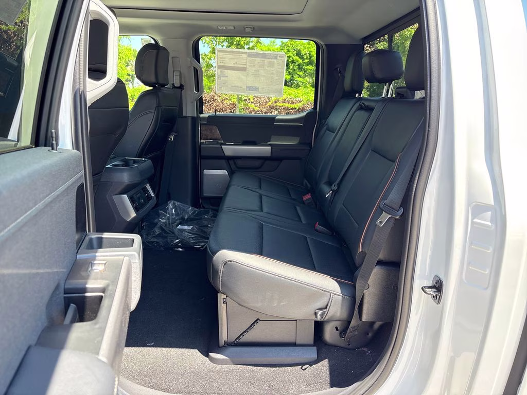 2026 Oxford White Ford Super Duty F-250 SRW Lariat 4X4 Truck