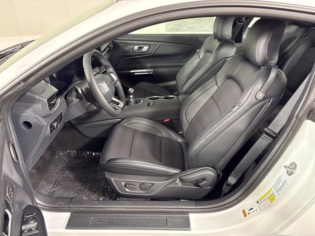 2026 Oxford White Ford Mustang GT RWD Coupe