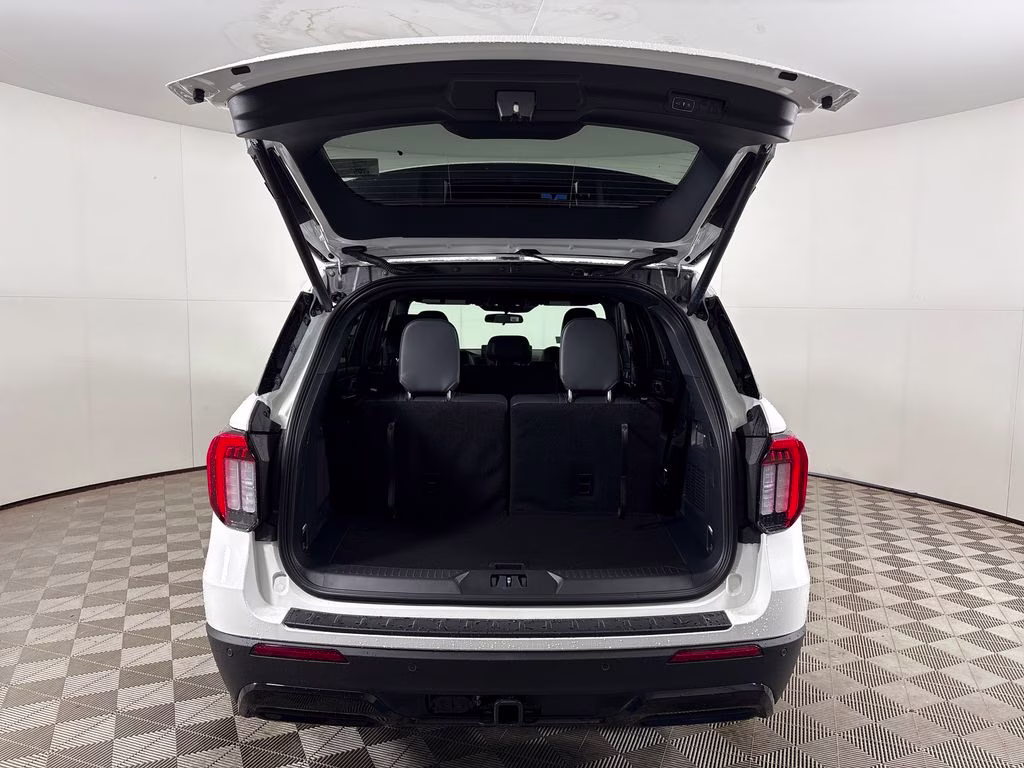 2026 White Metallic Ford Explorer ST-Line RWD SUV