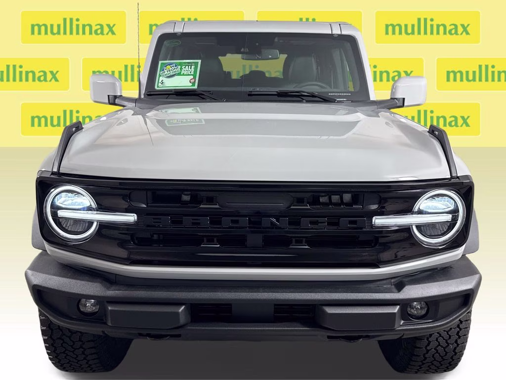 2026 Avalanche Gray Ford Bronco Outer Banks 4X4 SUV