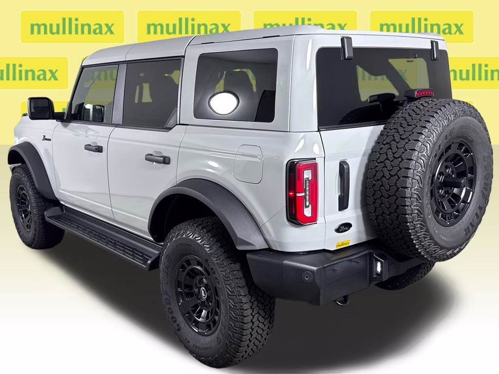2026 Avalanche Gray Ford Bronco Outer Banks 4X4 SUV