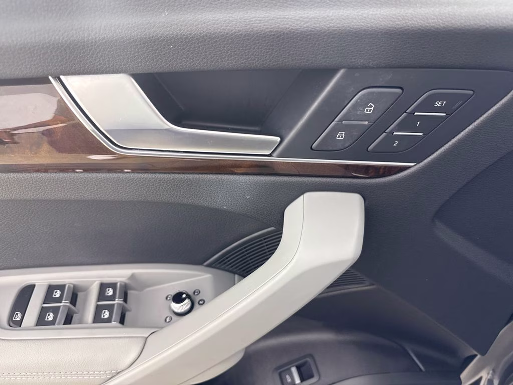 2018 Mythos Black Metallic Audi Q5 2.0T Premium AWD SUV