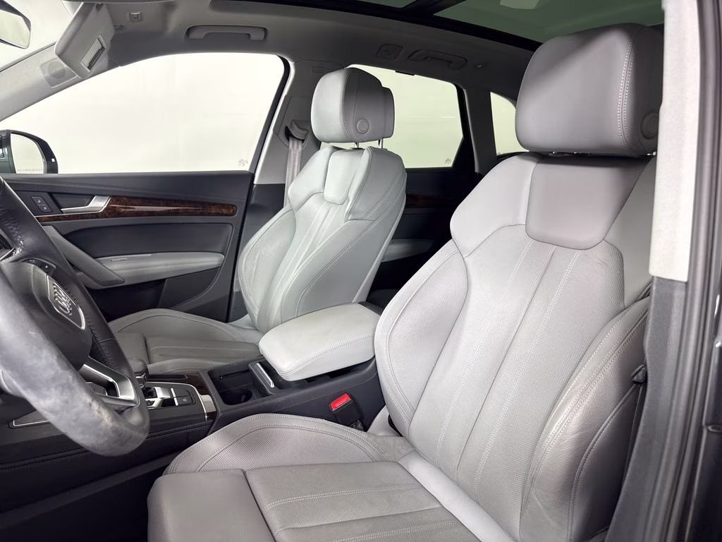 2018 Mythos Black Metallic Audi Q5 2.0T Premium AWD SUV