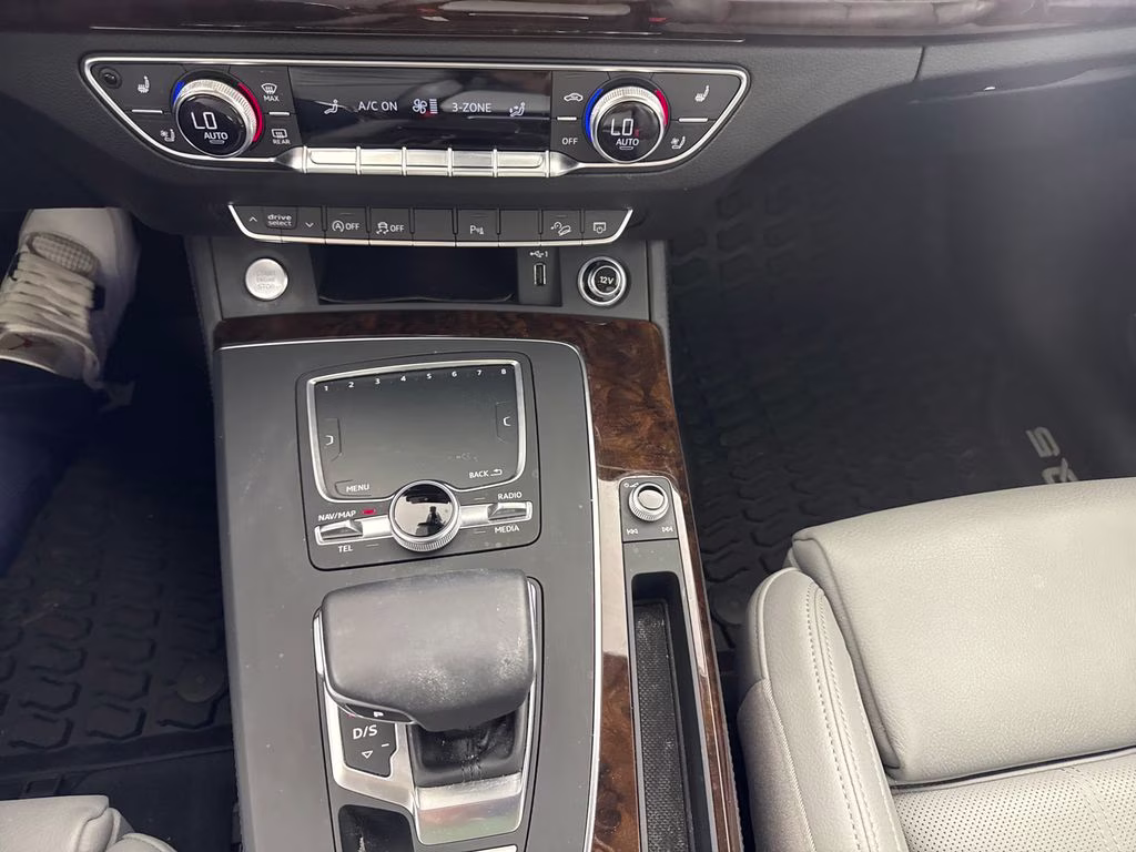 2018 Mythos Black Metallic Audi Q5 2.0T Premium AWD SUV