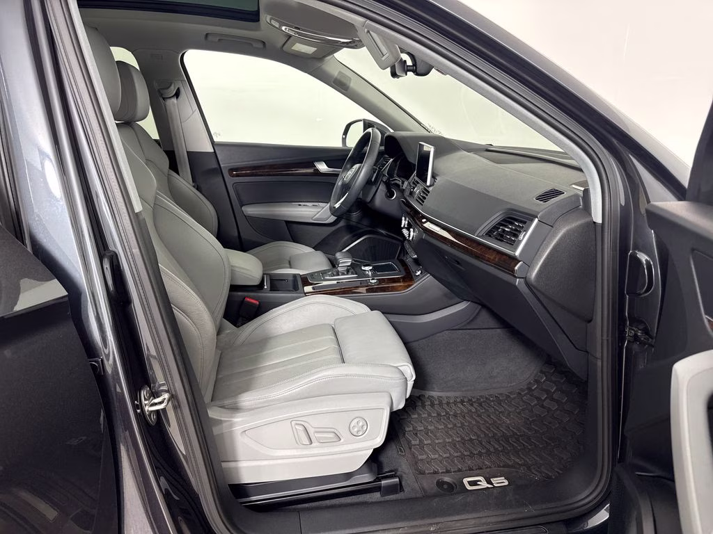 2018 Mythos Black Metallic Audi Q5 2.0T Premium AWD SUV