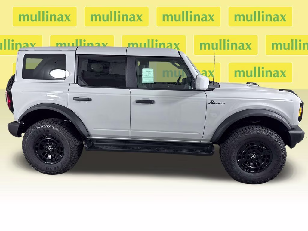 2026 Avalanche Gray Ford Bronco Outer Banks 4X4 SUV