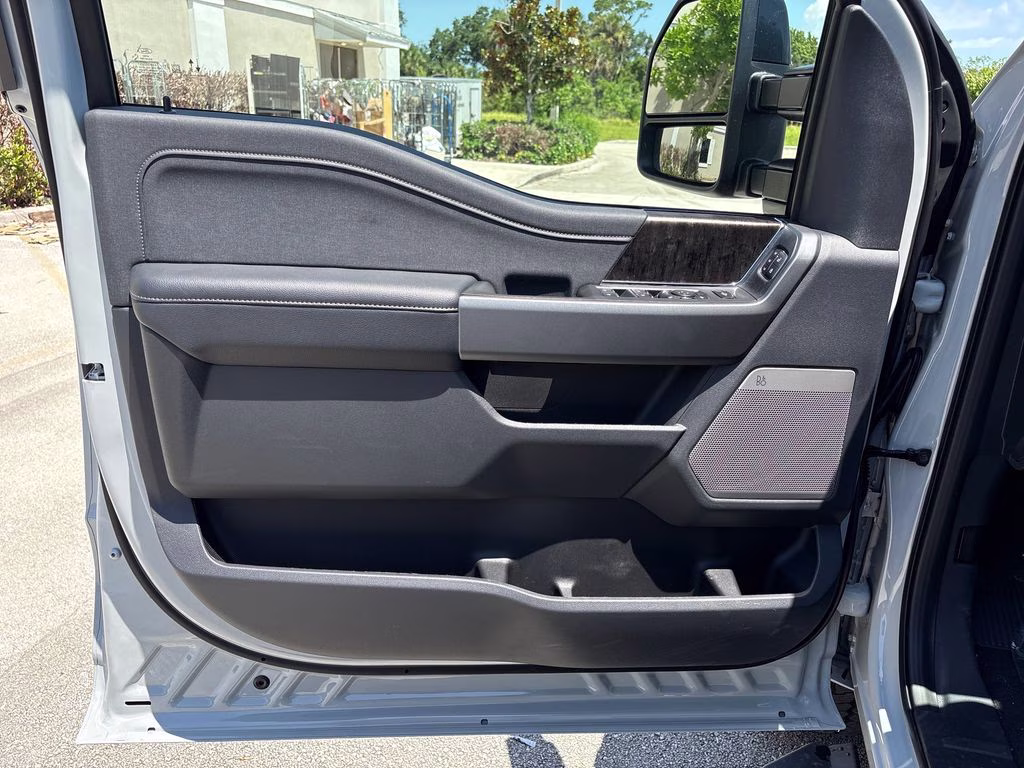 2026 Avalanche Ford Super Duty F-250 SRW Lariat 4X4 Truck