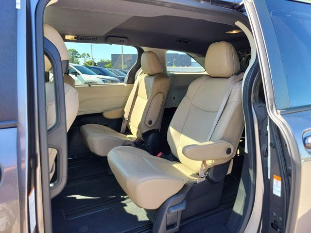 2024 Predawn Gray Mica Toyota Sienna XLE FWD Van