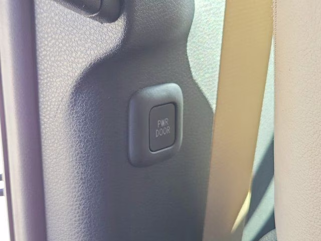 2024 Predawn Gray Mica Toyota Sienna XLE FWD Van