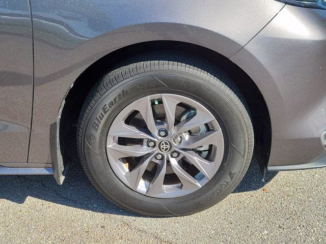 2024 Predawn Gray Mica Toyota Sienna XLE FWD Van
