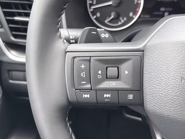 2026 Everest White Pearl Tricoat Nissan Rogue Dark Armor FWD SUV