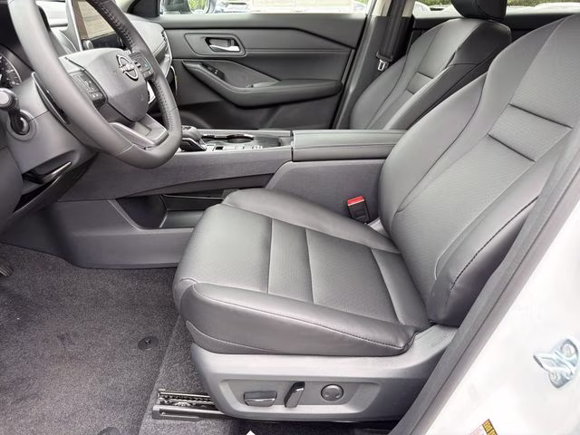 2026 Everest White Pearl Tricoat Nissan Rogue Dark Armor FWD SUV
