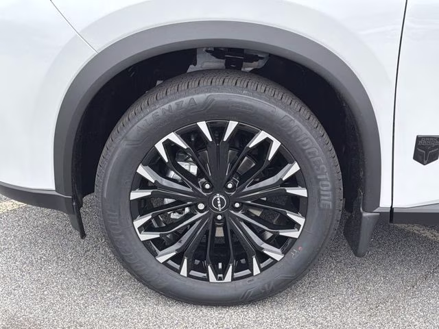 2026 Everest White Pearl Tricoat Nissan Rogue Dark Armor FWD SUV