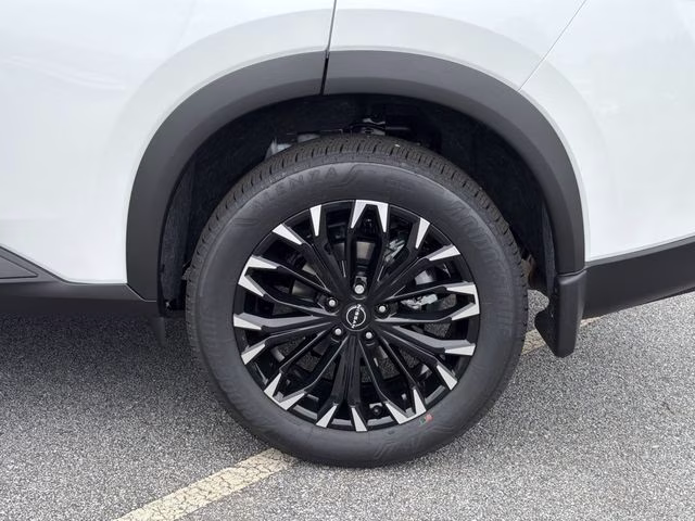 2026 Everest White Pearl Tricoat Nissan Rogue Dark Armor FWD SUV