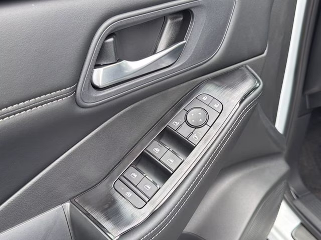 2026 Everest White Pearl Tricoat Nissan Rogue Dark Armor AWD SUV