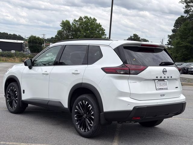 2026 Everest White Pearl Tricoat Nissan Rogue Dark Armor AWD SUV