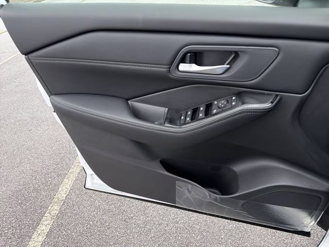 2026 Everest White Pearl Tricoat Nissan Rogue Dark Armor FWD SUV