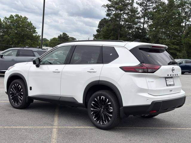 2026 Everest White Pearl Tricoat Nissan Rogue Dark Armor FWD SUV