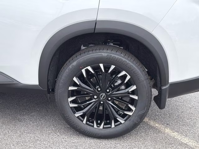 2026 Everest White Pearl Tricoat Nissan Rogue Dark Armor AWD SUV