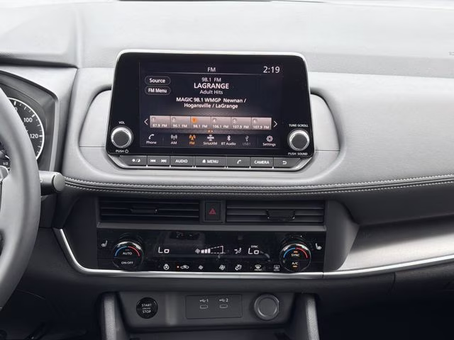 2026 Everest White Pearl Tricoat Nissan Rogue Dark Armor AWD SUV
