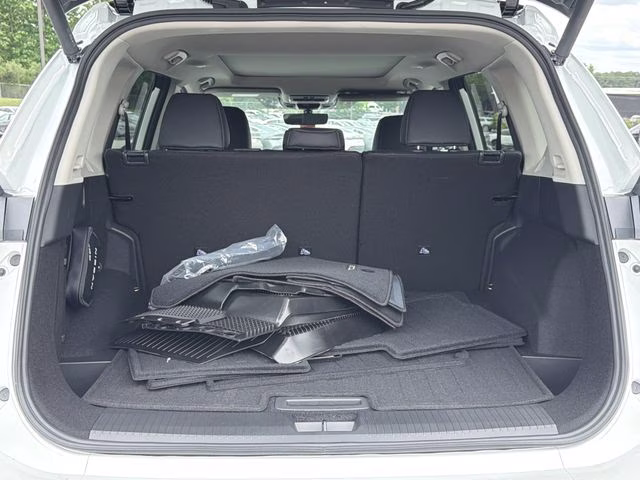 2026 Everest White Pearl Tricoat Nissan Rogue Dark Armor AWD SUV