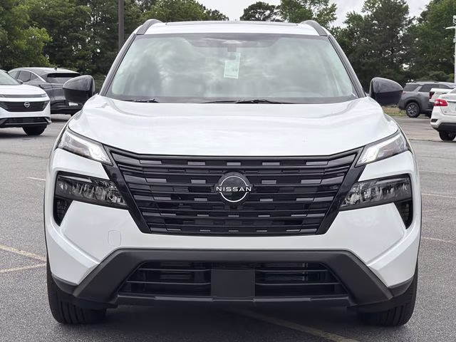 2026 Everest White Pearl Tricoat Nissan Rogue Dark Armor AWD SUV