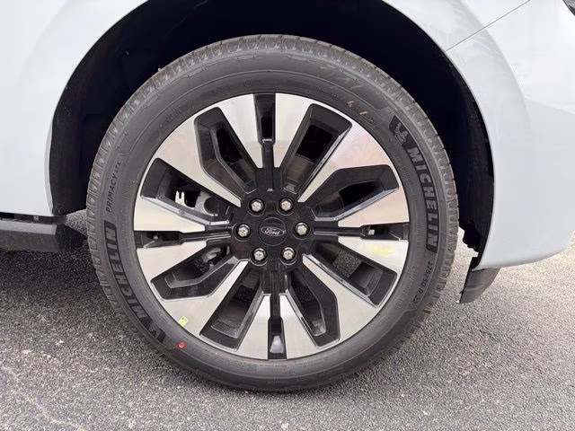 2026 Silver Ford Expedition Platinum 4X4 SUV