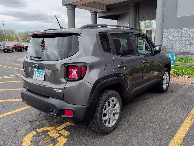 2017 Granite Crystal Metallic Clearcoat Jeep Renegade Latitude 4X4 SUV