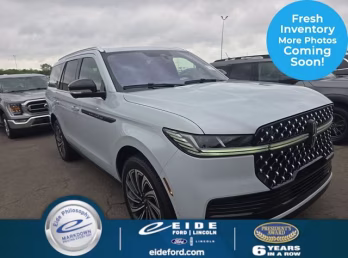 2025 Crystal White Metallic CC Lincoln Navigator Black Label 4X4 SUV