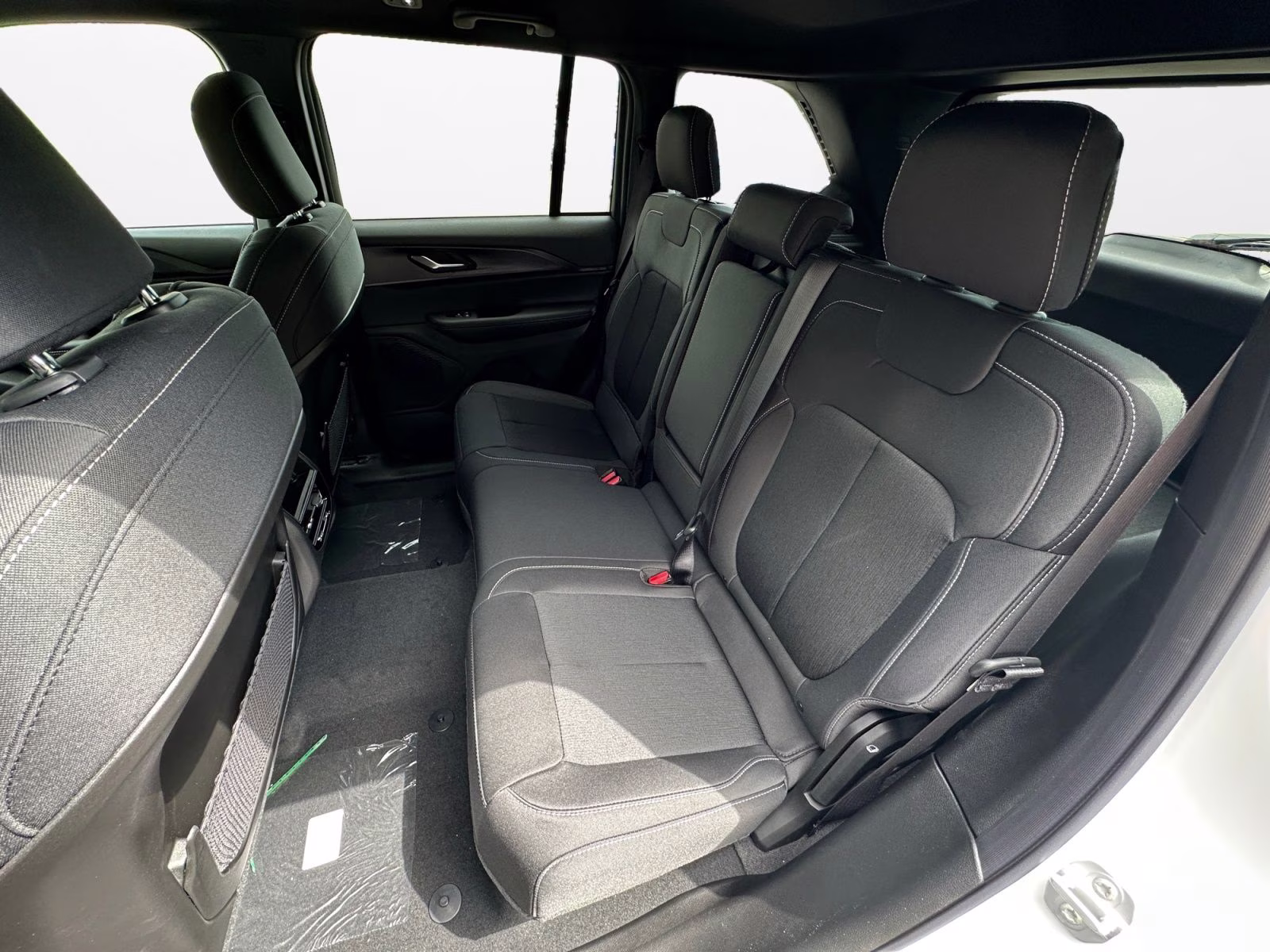 2026 Bright White Clearcoat Jeep Grand Cherokee Laredo 4X4 SUV