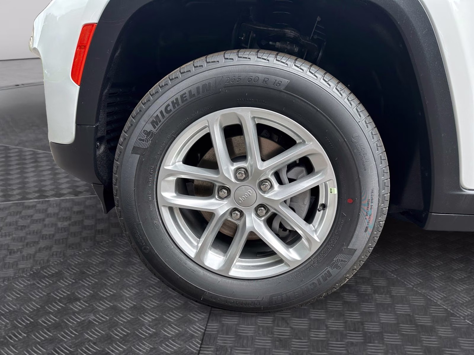 2026 Bright White Clearcoat Jeep Grand Cherokee Laredo 4X4 SUV