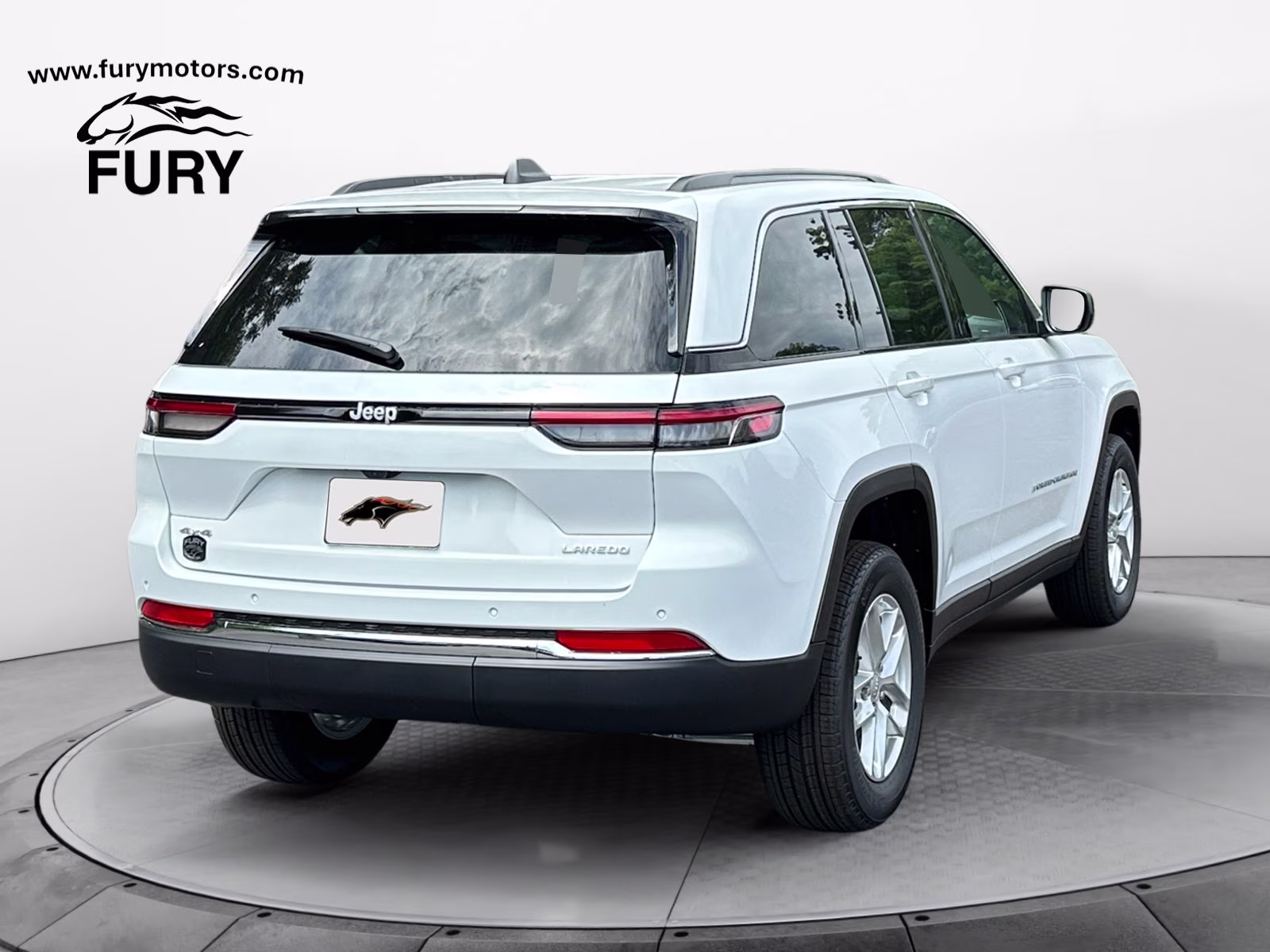 2026 Bright White Clearcoat Jeep Grand Cherokee Laredo 4X4 SUV