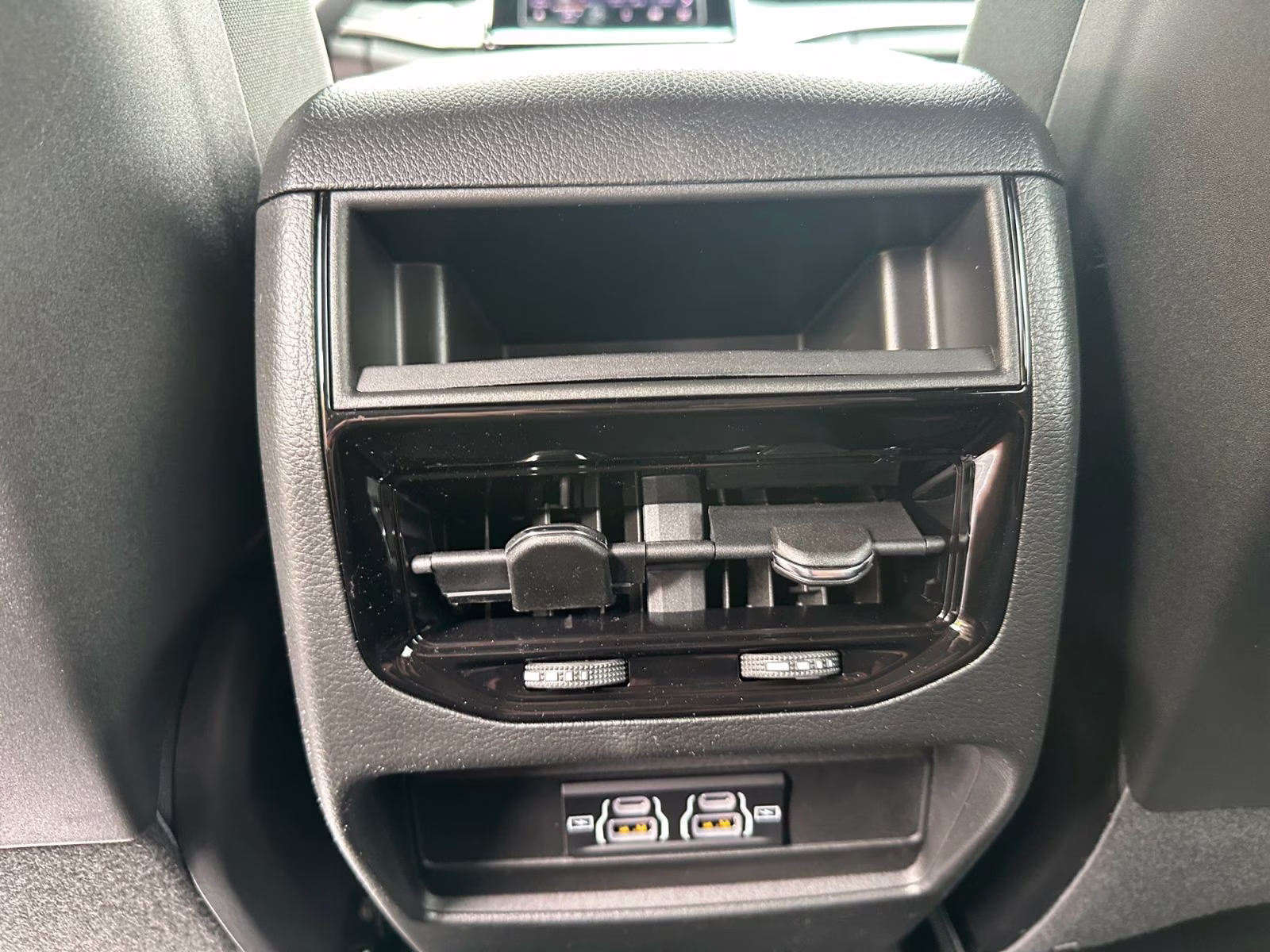 2026 Bright White Clearcoat Jeep Grand Cherokee Laredo 4X4 SUV