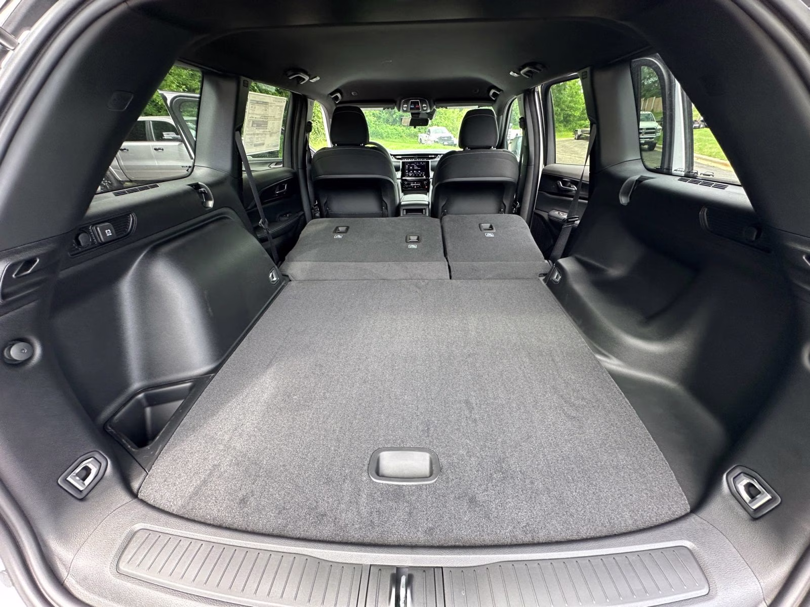 2026 Bright White Clearcoat Jeep Grand Cherokee Laredo 4X4 SUV