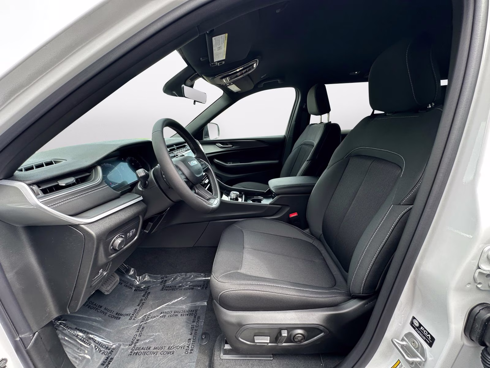 2026 Bright White Clearcoat Jeep Grand Cherokee Laredo 4X4 SUV