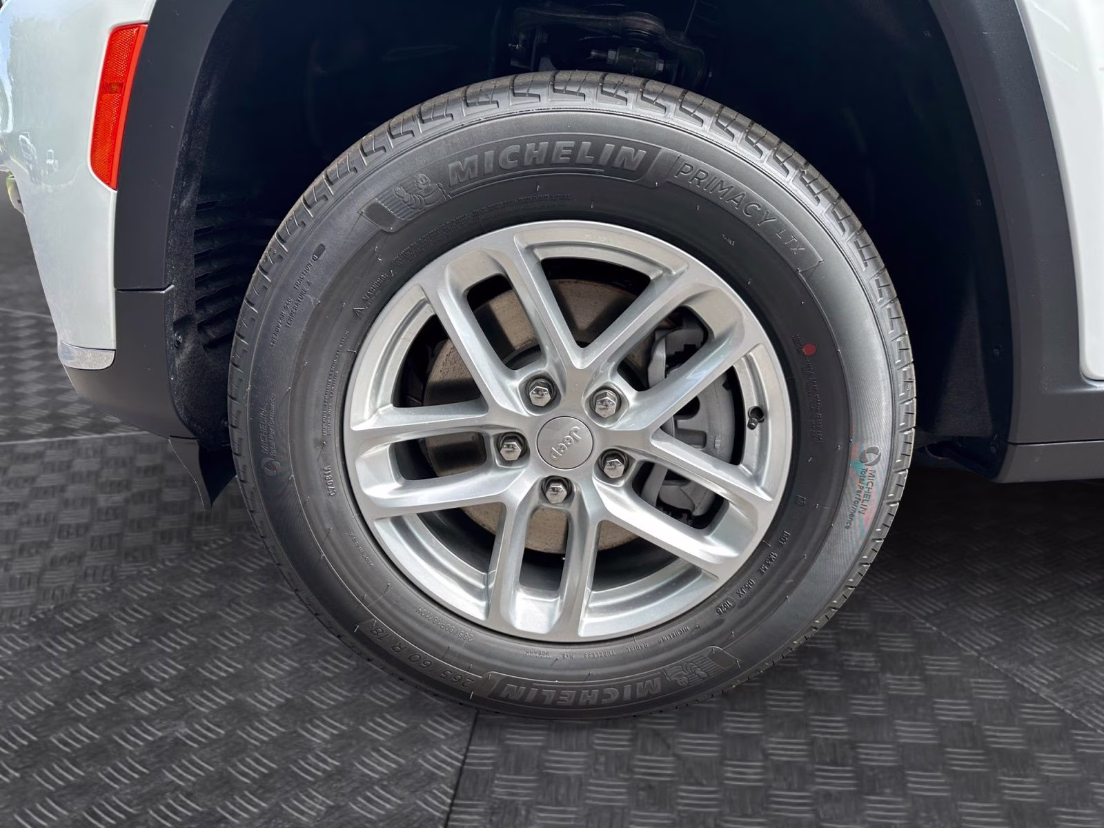 2026 Bright White Clearcoat Jeep Grand Cherokee L Laredo 4X4 SUV